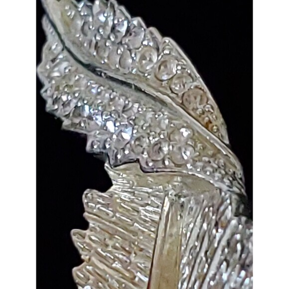 Sarah Coventry Signed Vintage Rhinestone Twisted Silver Tone Leaf Brooch Pin - Picture 3 of 8